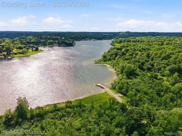 1078 Lake Lane Drive, White Lake Charter Township, MI 48386