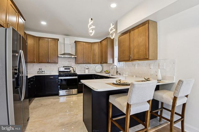 2223 ROSLYN AVE, Baltimore, MD 21216