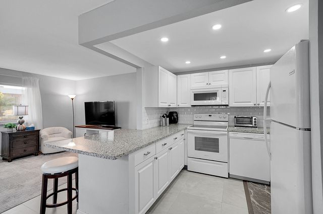 646 Flanders N, Delray Beach, FL 33484