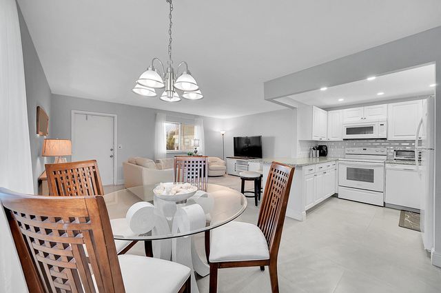 646 Flanders N, Delray Beach, FL 33484