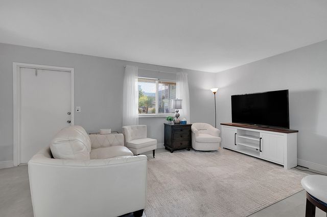 646 Flanders N, Delray Beach, FL 33484