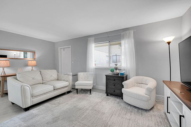 646 Flanders N, Delray Beach, FL 33484