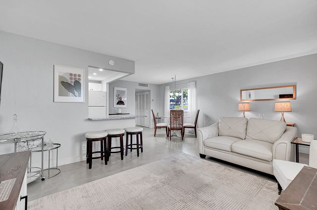 646 Flanders N, Delray Beach, FL 33484