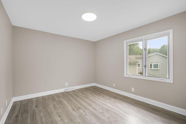 W249S7055 Sugar Maple DRIVE, Waukesha, WI 53189