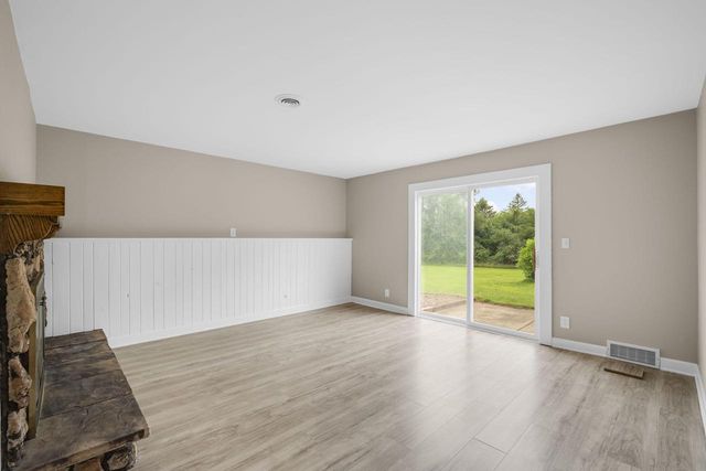 W249S7055 Sugar Maple DRIVE, Waukesha, WI 53189