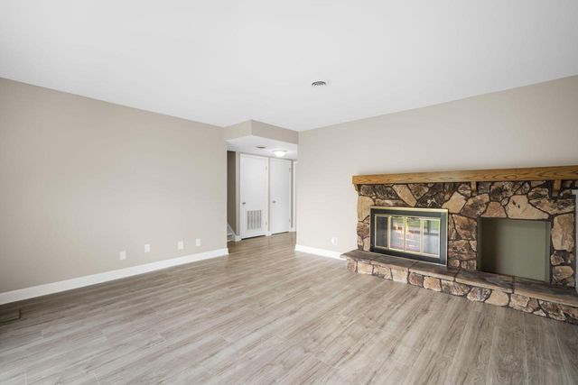 W249S7055 Sugar Maple DRIVE, Waukesha, WI 53189
