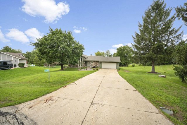 W249S7055 Sugar Maple DRIVE, Waukesha, WI 53189