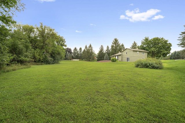 W249S7055 Sugar Maple DRIVE, Waukesha, WI 53189