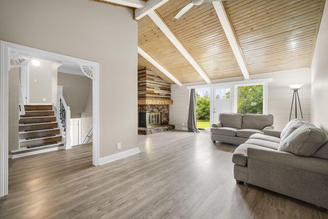 W249S7055 Sugar Maple DRIVE, Waukesha, WI 53189
