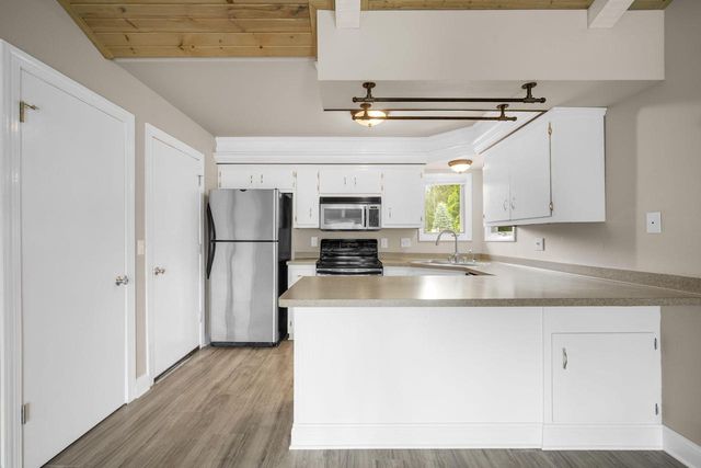 W249S7055 Sugar Maple DRIVE, Waukesha, WI 53189