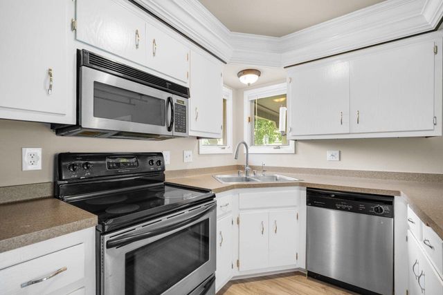 W249S7055 Sugar Maple DRIVE, Waukesha, WI 53189