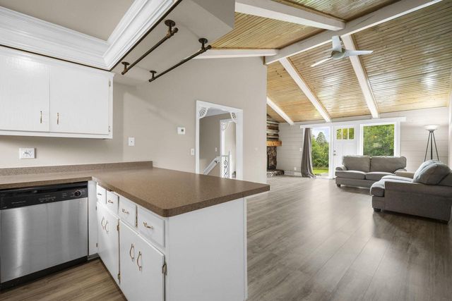 W249S7055 Sugar Maple DRIVE, Waukesha, WI 53189