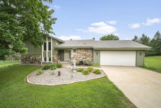 W249S7055 Sugar Maple DRIVE, Waukesha, WI 53189