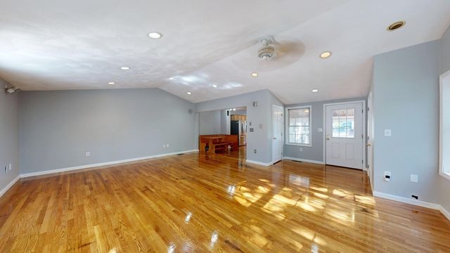 19 Fieldcrest Ter, North Reading, MA 01864