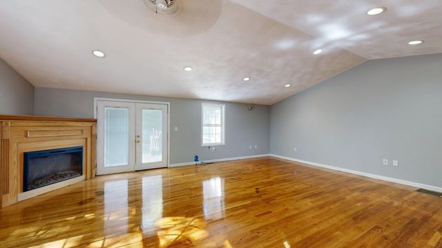 19 Fieldcrest Ter, North Reading, MA 01864