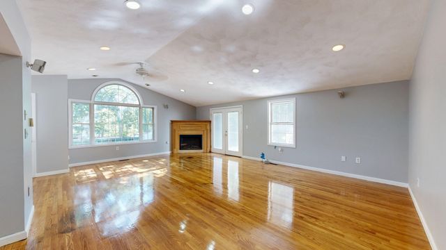 19 Fieldcrest Ter, North Reading, MA 01864