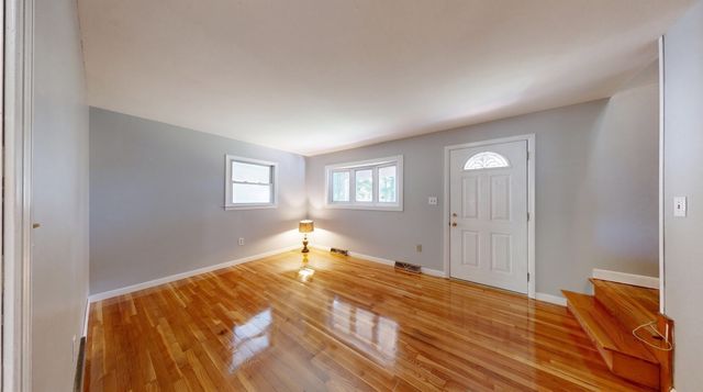 19 Fieldcrest Ter, North Reading, MA 01864