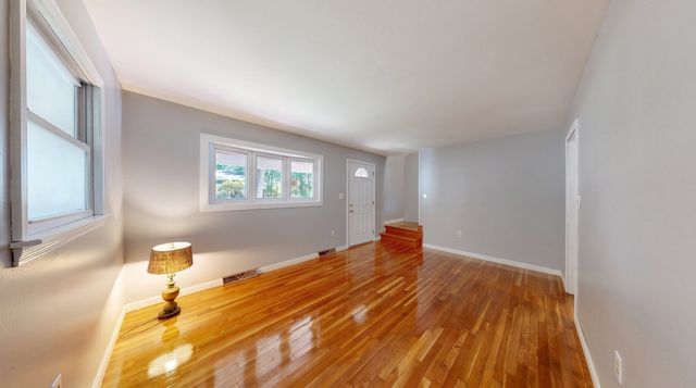 19 Fieldcrest Ter, North Reading, MA 01864
