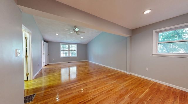 19 Fieldcrest Ter, North Reading, MA 01864