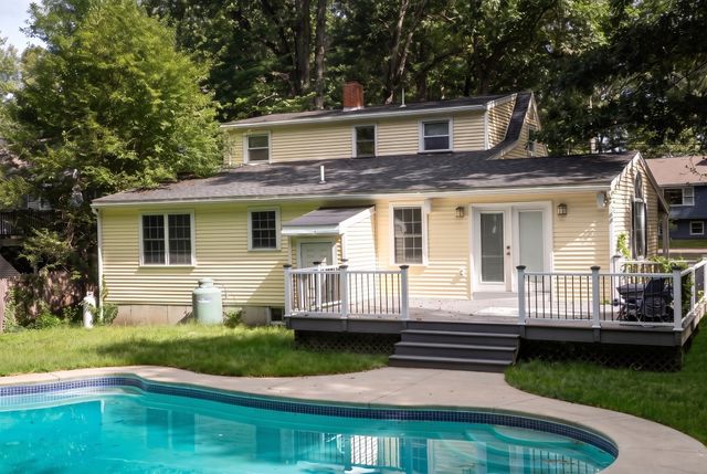 19 Fieldcrest Ter, North Reading, MA 01864