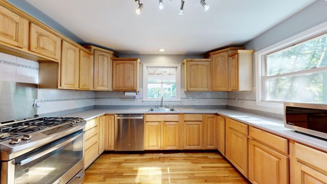 19 Fieldcrest Ter, North Reading, MA 01864