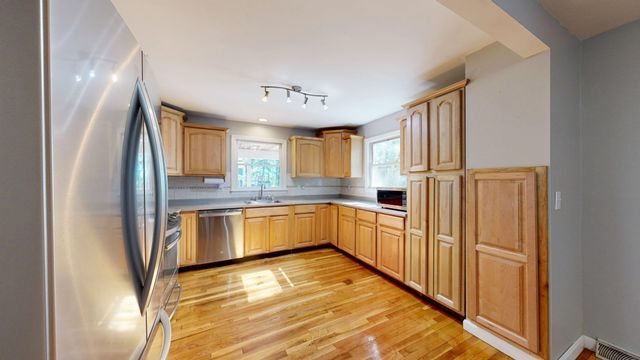 19 Fieldcrest Ter, North Reading, MA 01864