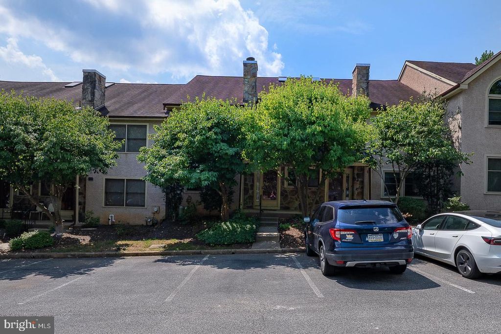102 BEACON SQ, Wayne, PA 19087