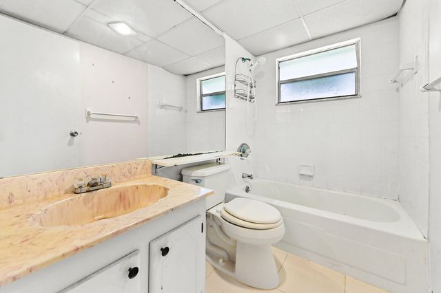49 Seville C, Delray Beach, FL 33446
