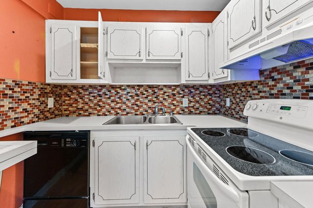 49 Seville C, Delray Beach, FL 33446