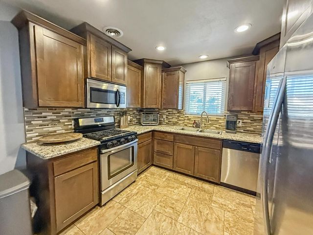 1755 4th Street, Clovis, CA 93611