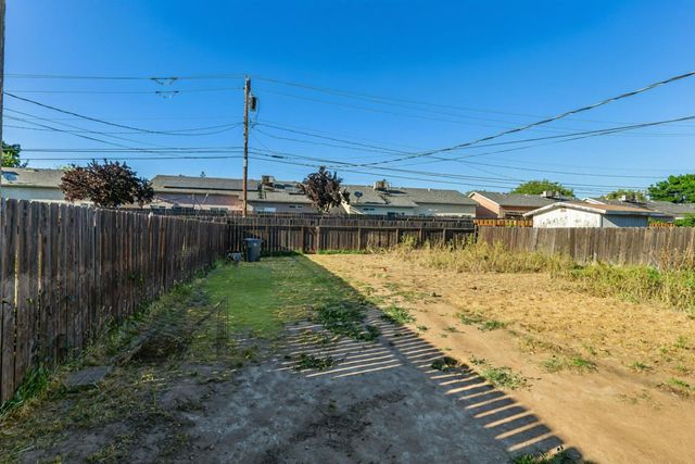 1755 4th Street, Clovis, CA 93611