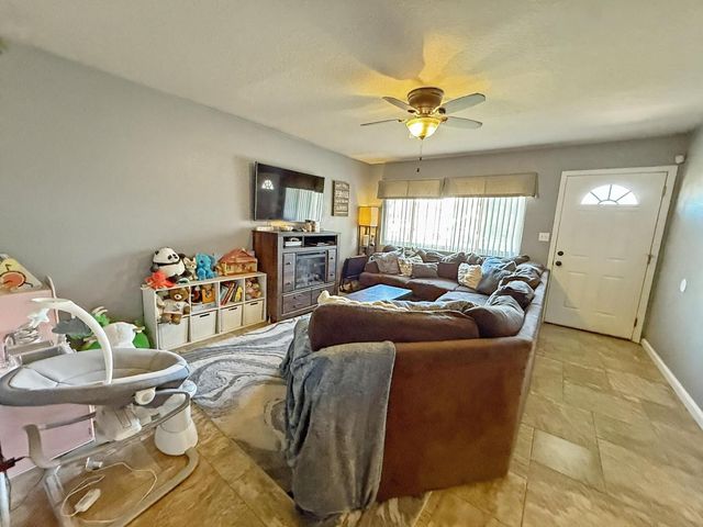 1755 4th Street, Clovis, CA 93611