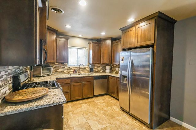 1755 4th Street, Clovis, CA 93611