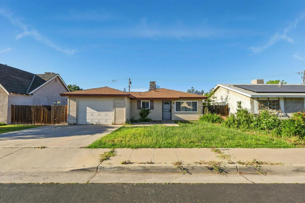 1755 4th Street, Clovis, CA 93611