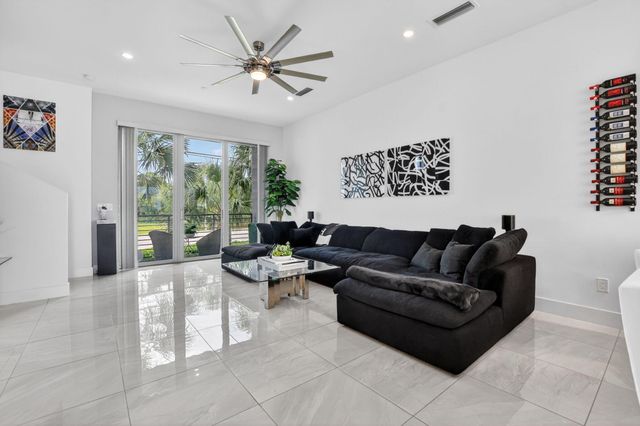 4021 NW 18th Way, Boca Raton, FL 33431