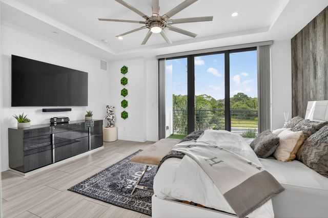 4021 NW 18th Way, Boca Raton, FL 33431