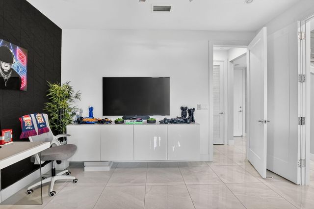 4021 NW 18th Way, Boca Raton, FL 33431