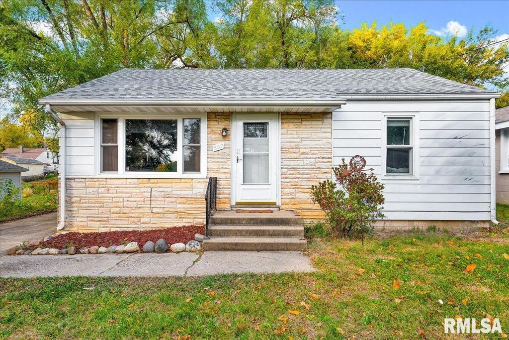 557 GROVELAND Street, Creve Coeur, IL 61610