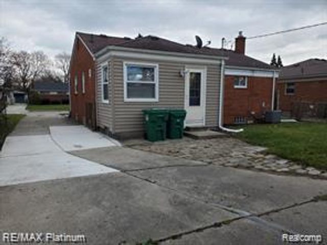 6539 Sterling Court, Garden City, MI 48135