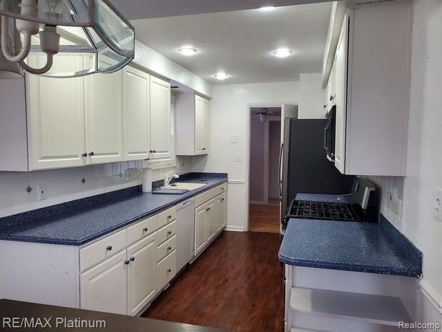 6539 Sterling Court, Garden City, MI 48135