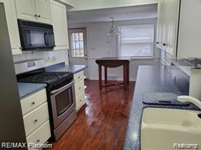 6539 Sterling Court, Garden City, MI 48135