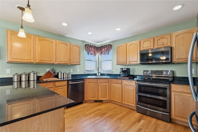 6608 Pheasant Hollow Road SW, Cedar Rapids, IA 52404