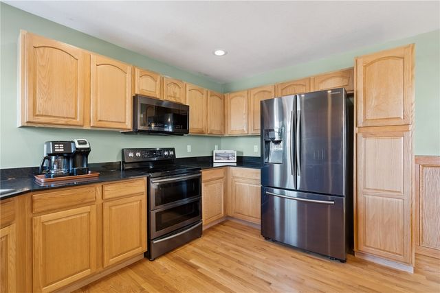 6608 Pheasant Hollow Road SW, Cedar Rapids, IA 52404