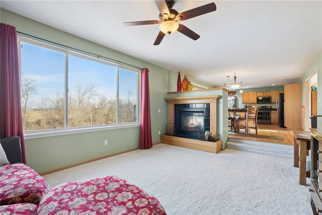 6608 Pheasant Hollow Road SW, Cedar Rapids, IA 52404