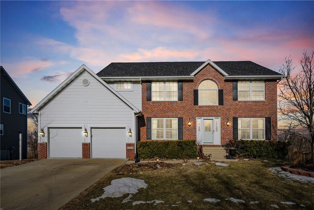 6608 Pheasant Hollow Road SW, Cedar Rapids, IA 52404