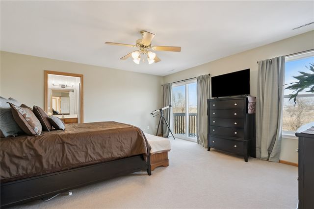 6608 Pheasant Hollow Road SW, Cedar Rapids, IA 52404