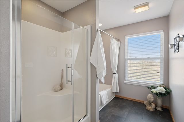 6608 Pheasant Hollow Road SW, Cedar Rapids, IA 52404