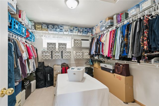 6608 Pheasant Hollow Road SW, Cedar Rapids, IA 52404