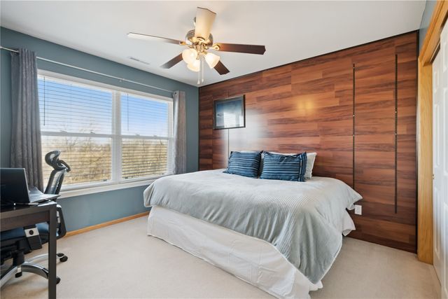 6608 Pheasant Hollow Road SW, Cedar Rapids, IA 52404