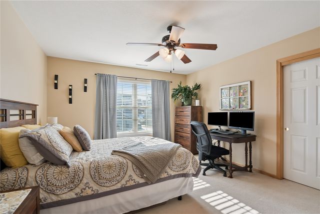 6608 Pheasant Hollow Road SW, Cedar Rapids, IA 52404